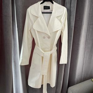 Tahari trench jacket. Cream.
